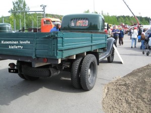 Kunnan kuorma-auto kuljettaa jatkossa juopot Kajaaniin hoitoon. Lavalle mahtuu 32 sammunutta tai sammumispisteessä olevaa alkoholin väärinkäyttäjää.